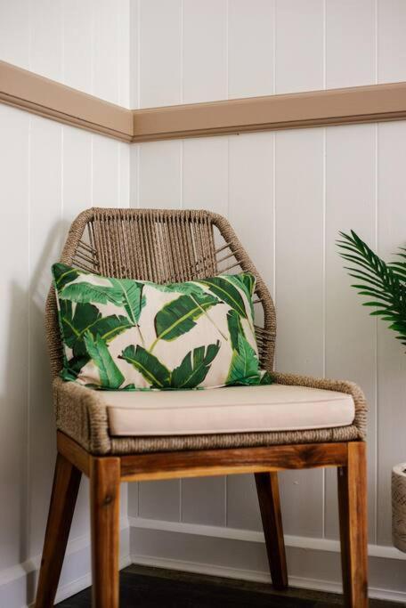 New - Hula House Wac- 3br- Town *